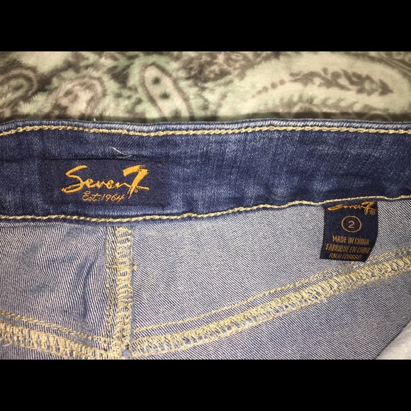 Seven7 Denim Shorts - Picture 4 of 8